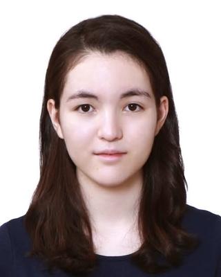 A headshot of student Anna Frankl